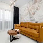 Black And Yellow In Close To The River With Air Conditioned Living By Renters * رشيشوف