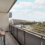 شقة Black And Yellow In Close To The River With Air Conditioned Living By Renters *