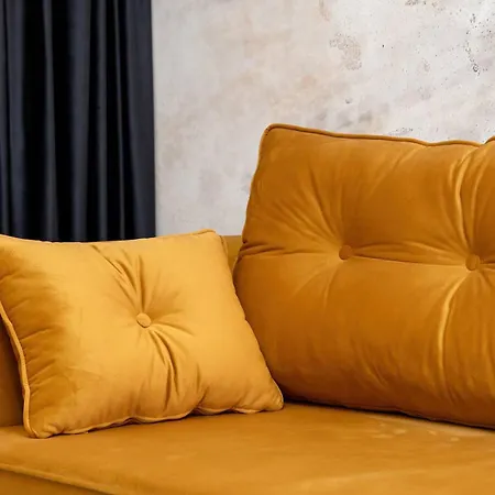 Black And Yellow In Close To The River With Air Conditioned Living By Renters * رشيشوف