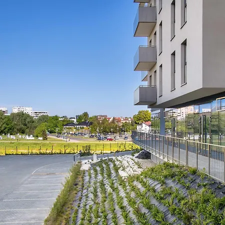 Black And Yellow In Close To The River With Air Conditioned Living By Renters رشيشوف