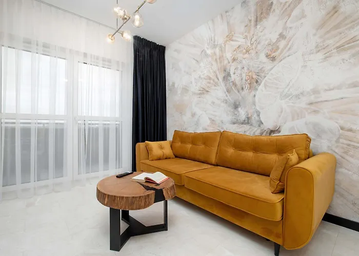 Black And Yellow In Close To The River With Air Conditioned Living By Renters * Ряшів