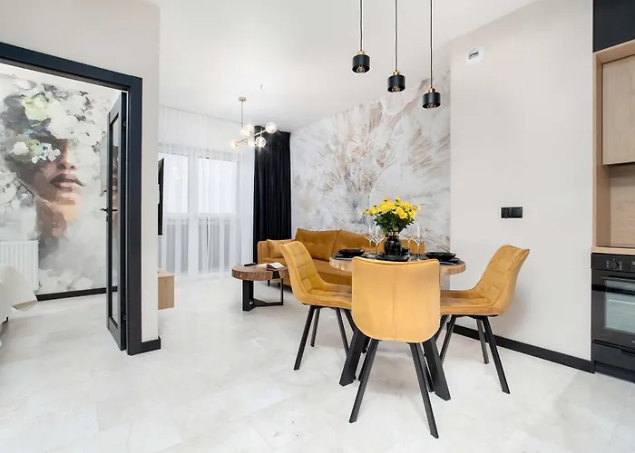 Black And Yellow In Close To The River With Air Conditioned Living By Renters Rzeszów