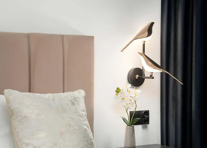 Black And Yellow In Close To The River With Air Conditioned Living By Renters Апартаменти Ряшів