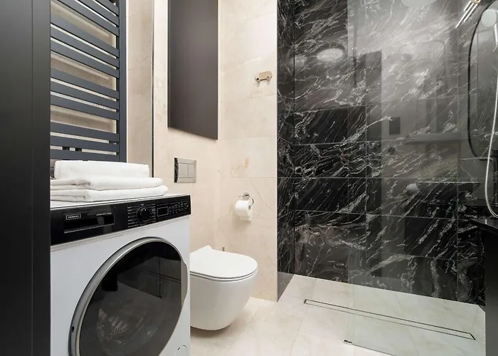 Black And Yellow In Close To The River With Air Conditioned Living By Renters Апартаменти