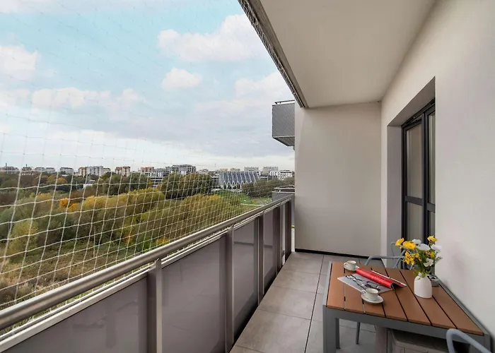 Black And Yellow In Close To The River With Air Conditioned Living By Renters Апартаменти Ряшів